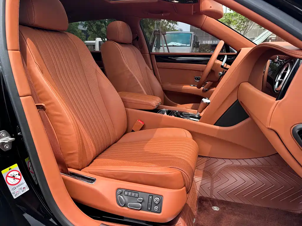 Bentley Flying Spur 2019 — фото 26