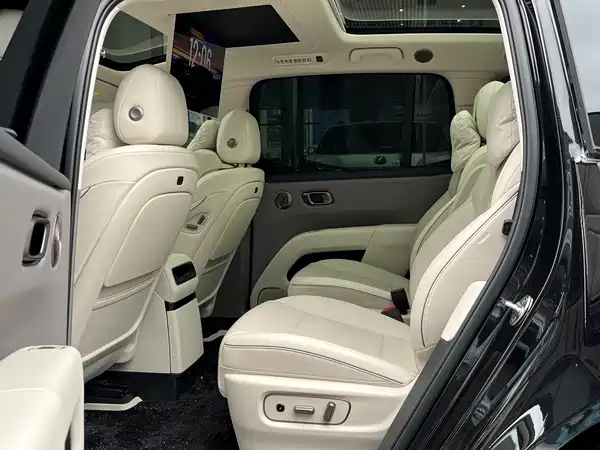 Li Auto i8 2025
