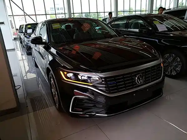 Volkswagen Passat Plug-In Hybrid 2026