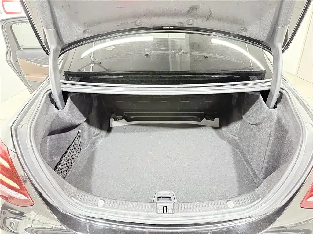 Mercedes-Benz E-Class 2019 — фото 13
