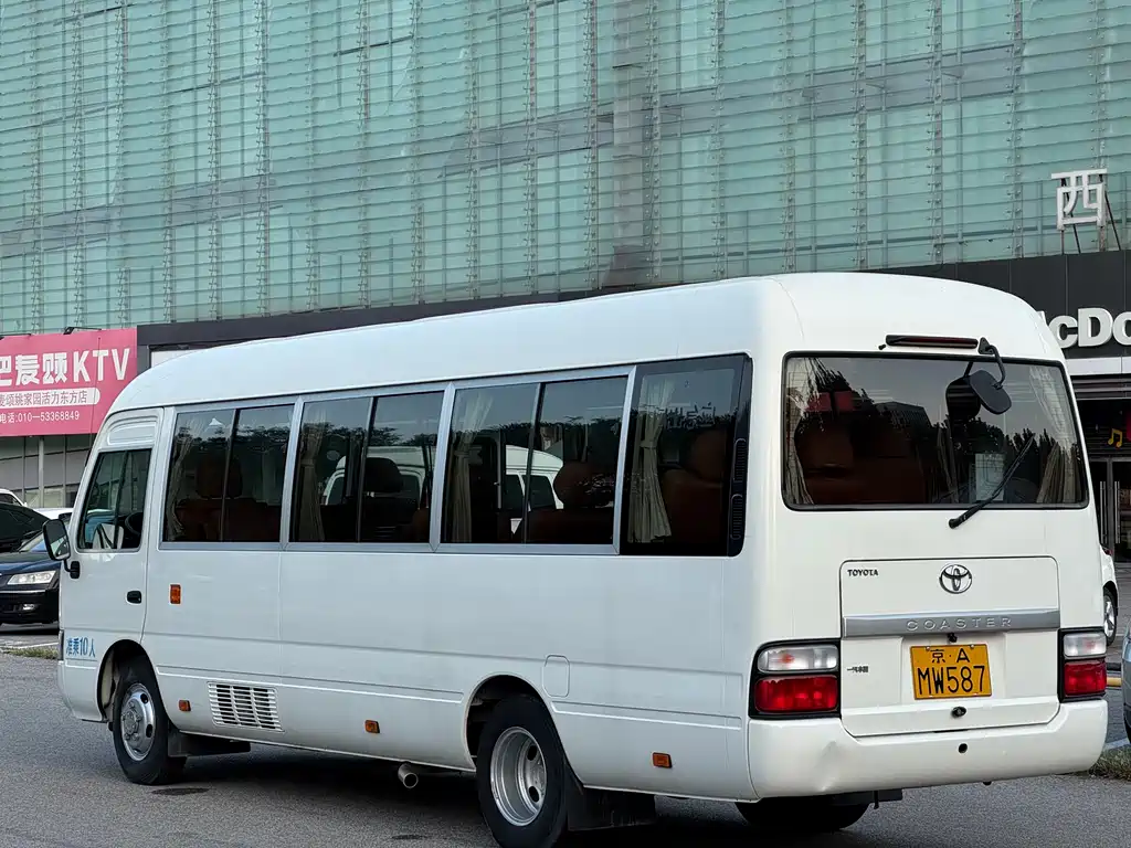 Toyota Coaster 2015 — фото 6