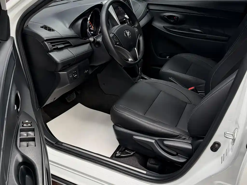 Toyota Yaris L 2022 — фото 14