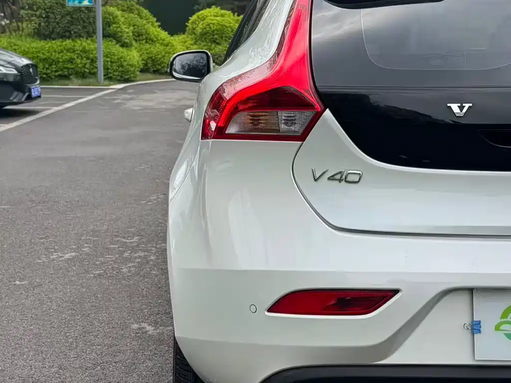 Volvo V40 2015 — фото 15
