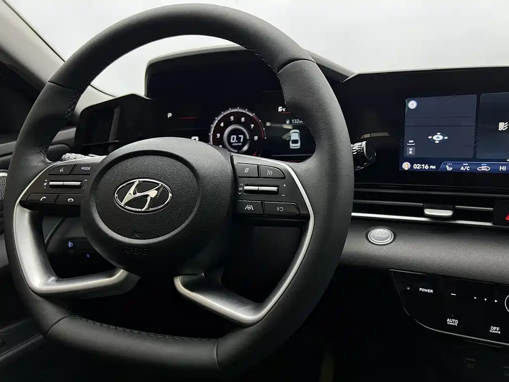 Hyundai Elantra 2023 — фото 19