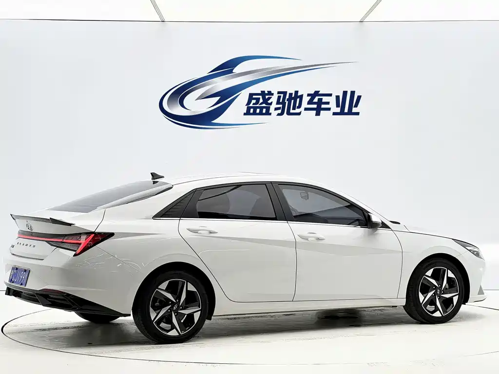 Hyundai Elantra 2022