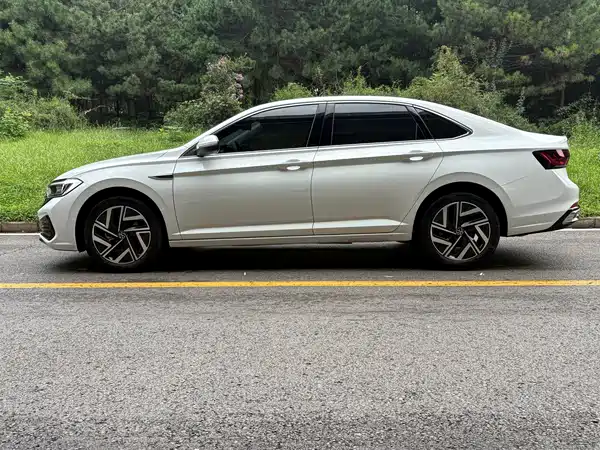 Volkswagen Sagitar 2025