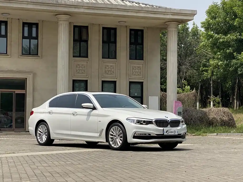 BMW 5 Series 2018 — фото 2