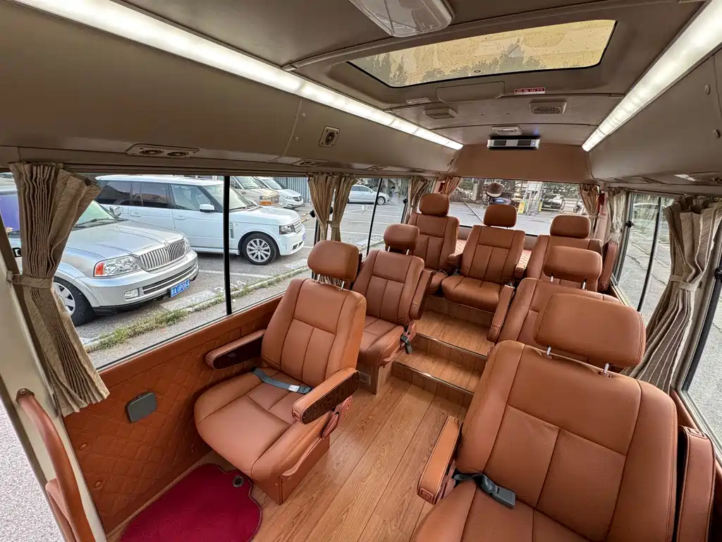 Toyota Coaster 2015 — фото 11