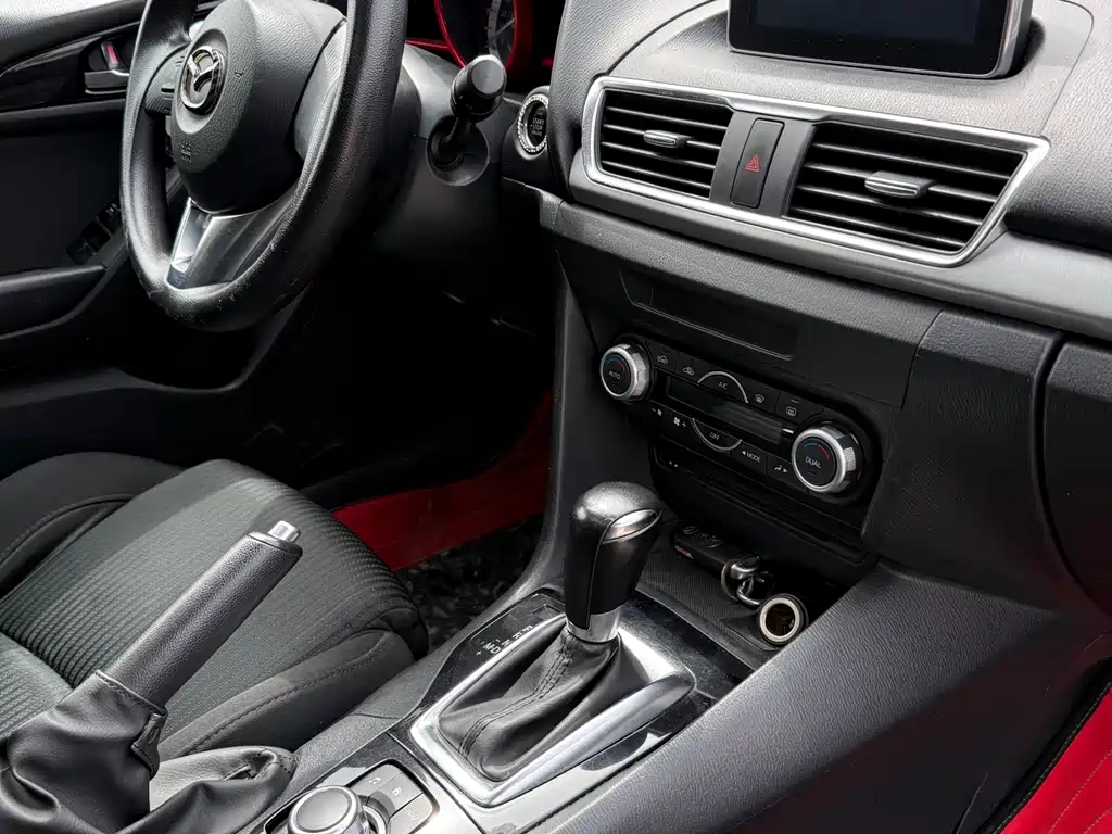 Mazda 3 Axela 2014 — фото 21
