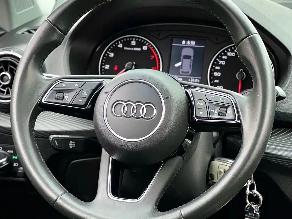 Audi Q2L 2019 — фото 10