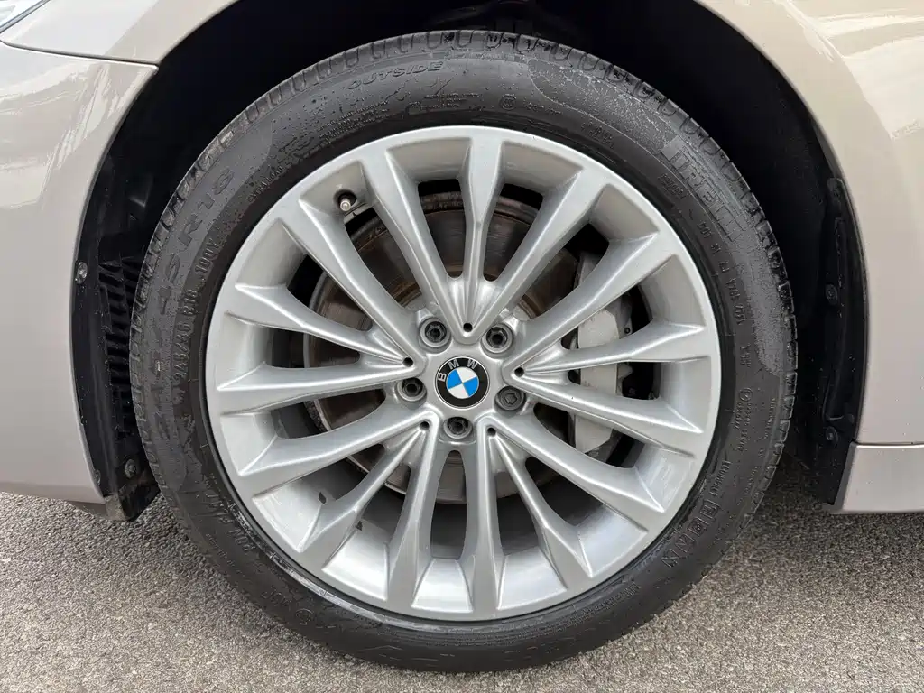BMW 5 Series 2017 — фото 13