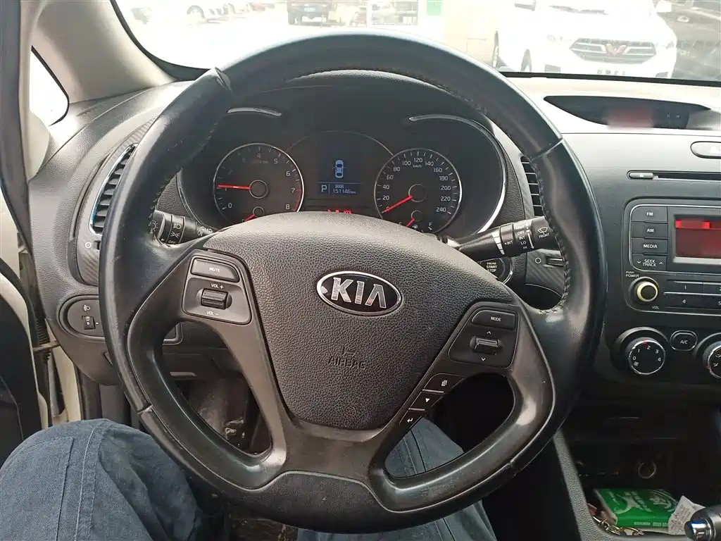 Kia K3 2015 — фото 11