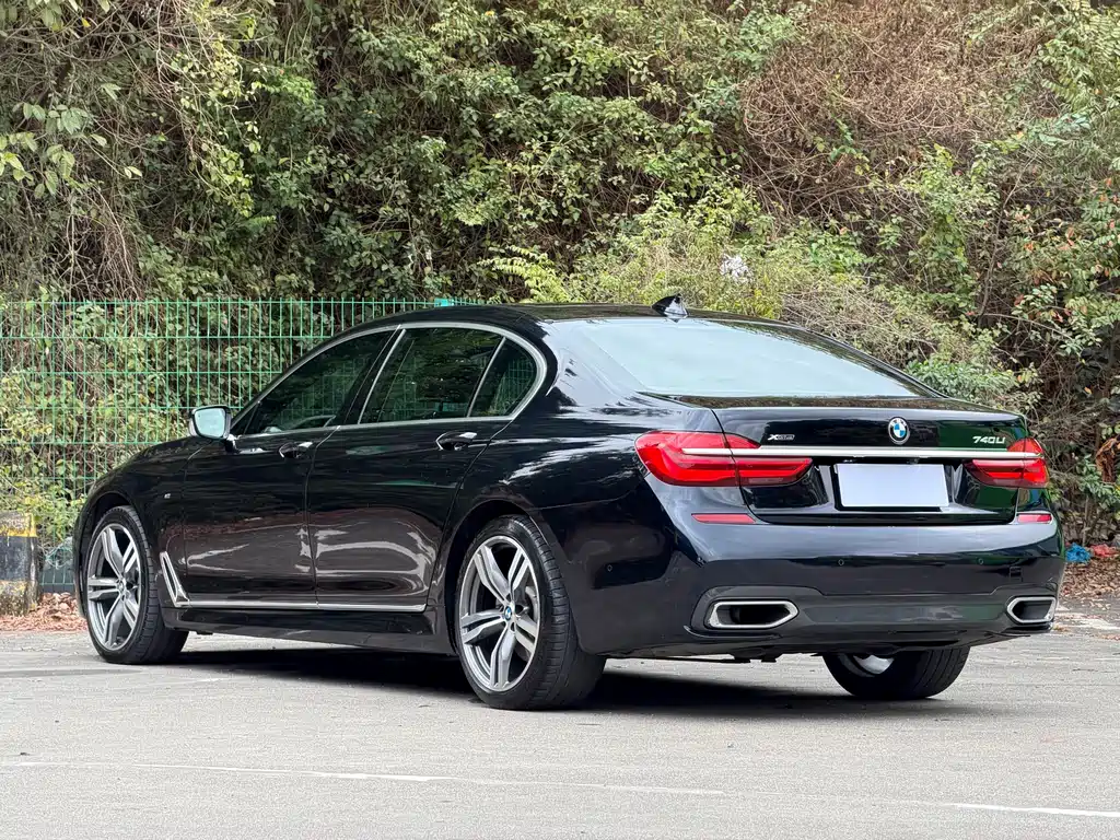 BMW 7 Series 2018 — фото 24