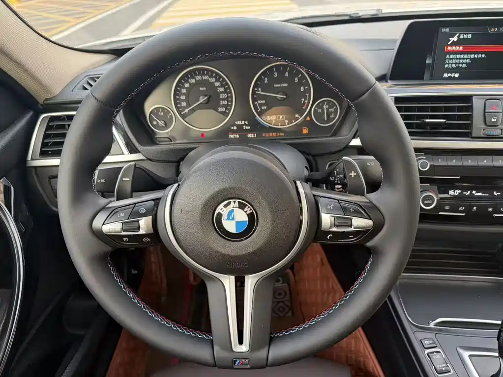BMW 3 Series 2018 — фото 15
