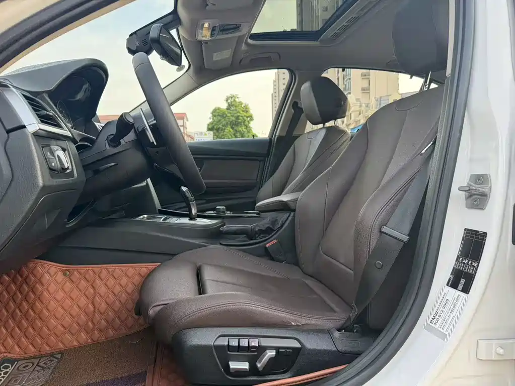 BMW 3 Series 2018 — фото 12