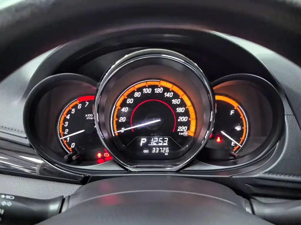 Toyota Yaris L 2022 — фото 12