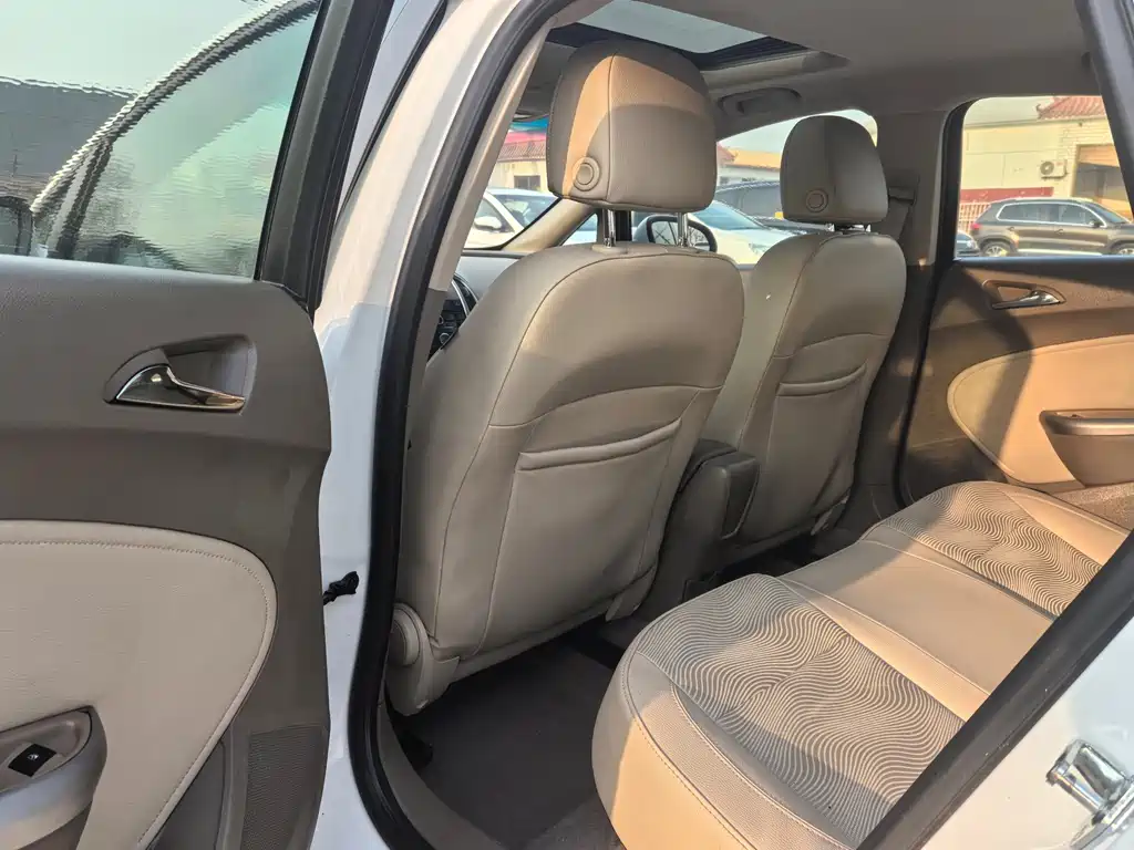 Buick Excelle 2015 — фото 11