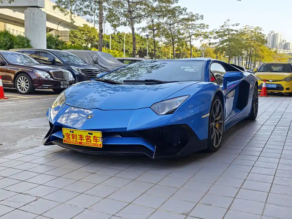 Lamborghini Aventador 2014 — фото 1