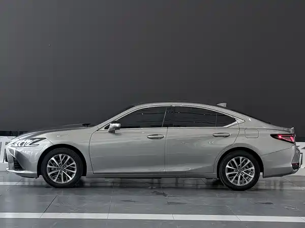 Lexus ES 2026