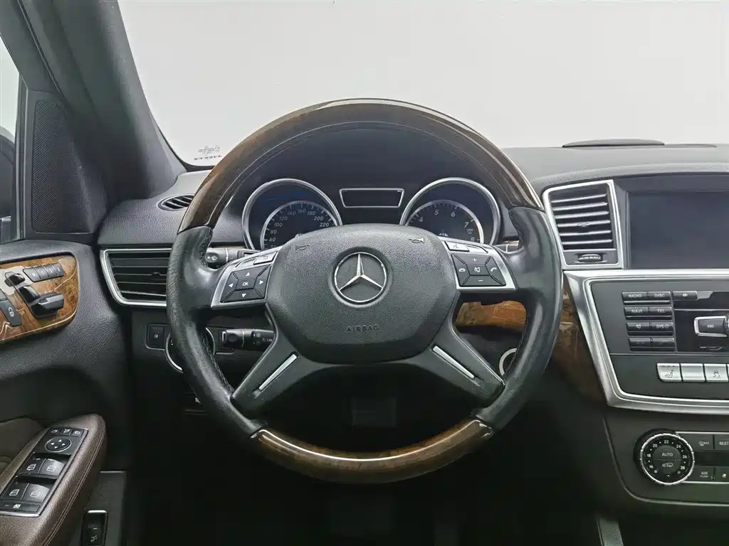 Mercedes-Benz M-Class 2013 — фото 11