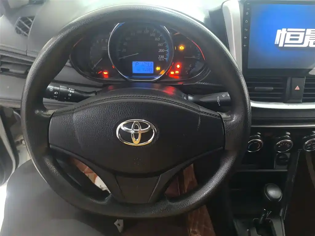 Toyota Yaris L 2019 — фото 11