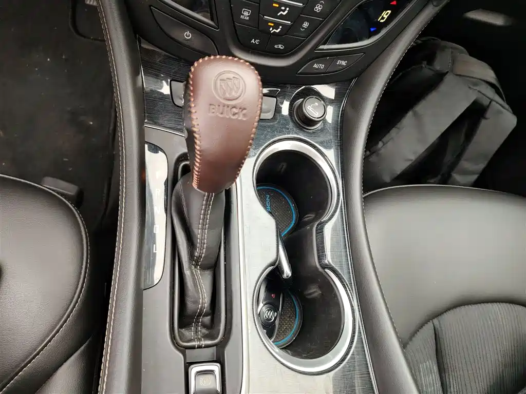 Buick Envision Plus 2017 — фото 14