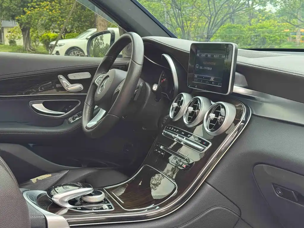 Mercedes-Benz GLC 2016 — фото 14
