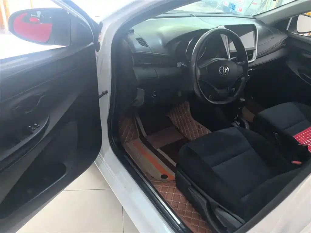 Toyota Yaris L 2019 — фото 16