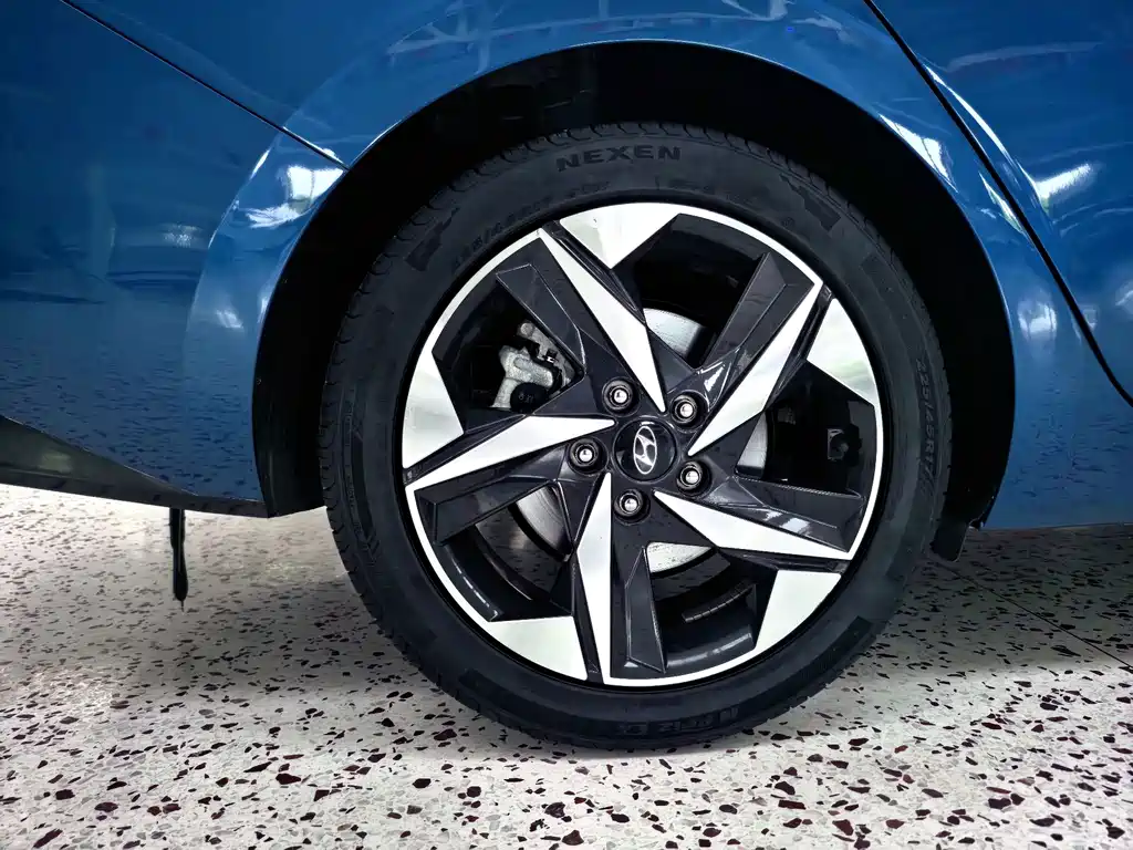 Hyundai Elantra 2022 — фото 15