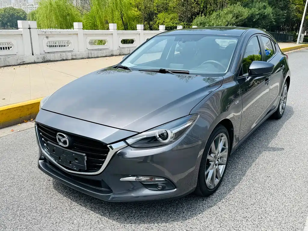 Mazda 3 Axela 2018 — фото 1