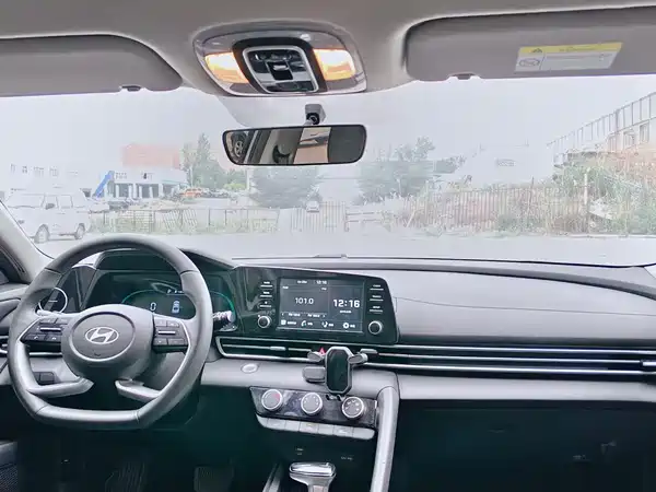 Hyundai Elantra 2024