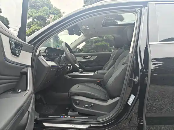 Hongqi HS5 2026