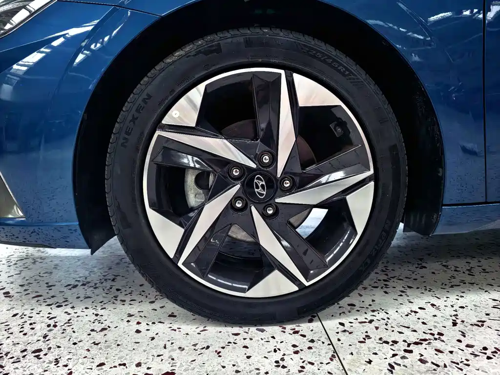 Hyundai Elantra 2022 — фото 14