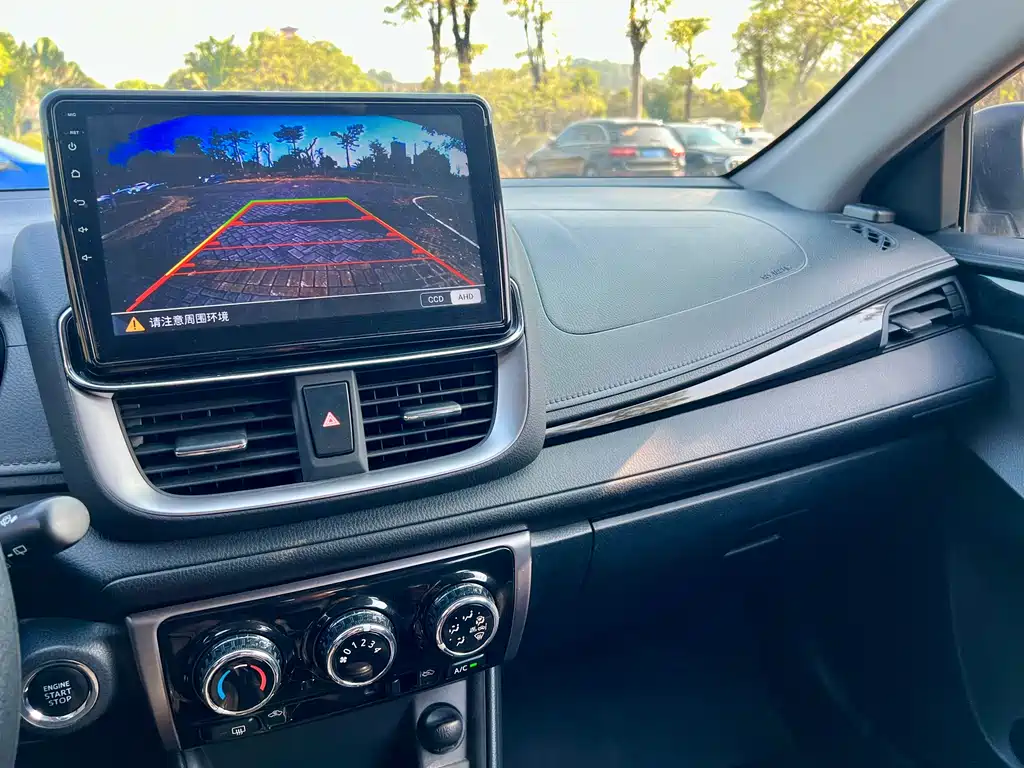 Toyota Yaris L 2022 — фото 10
