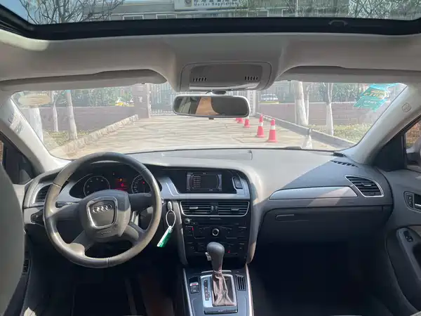 Audi A4L 2012