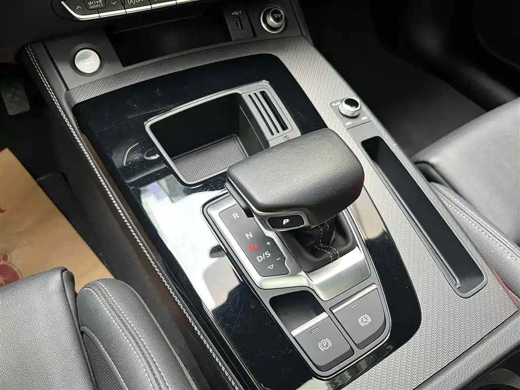 Audi Q5L 2023 — фото 19