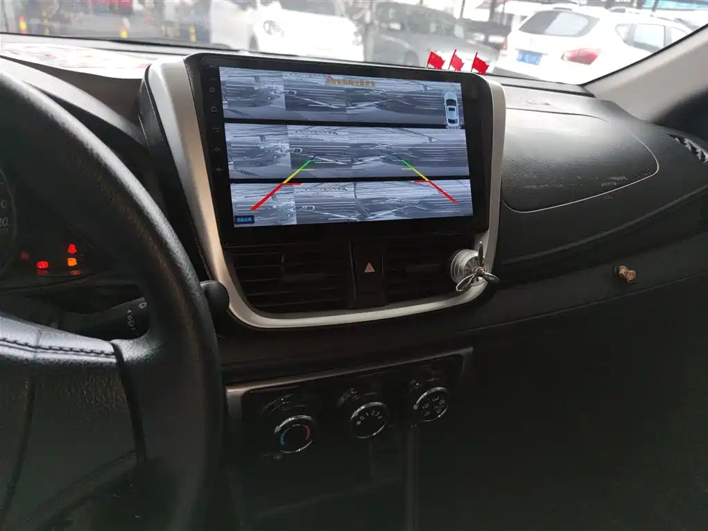 Toyota Yaris L 2019 — фото 13