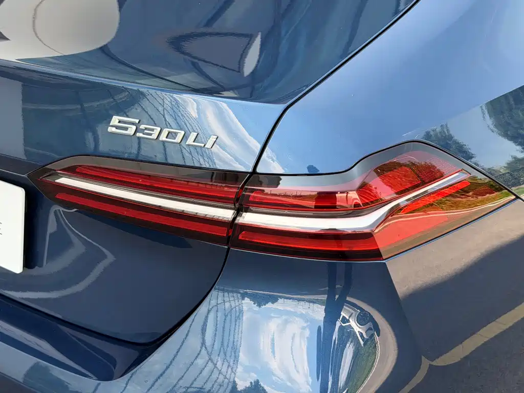 BMW 5 Series — фото 35