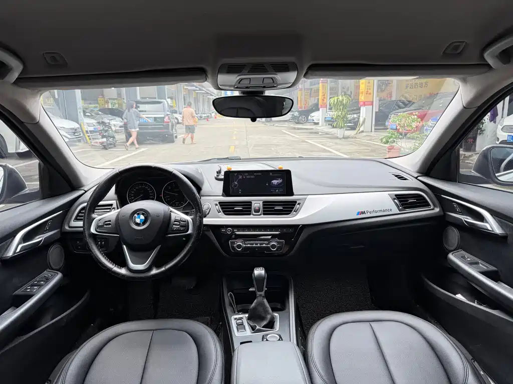 BMW 1 Series 2017 — фото 12
