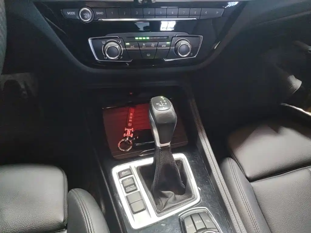 BMW 1 Series 2017 — фото 14
