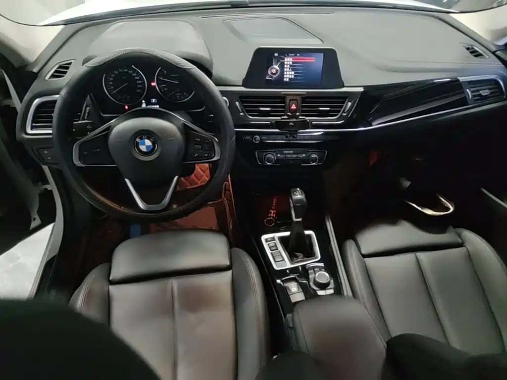 BMW 1 Series 2017 — фото 10