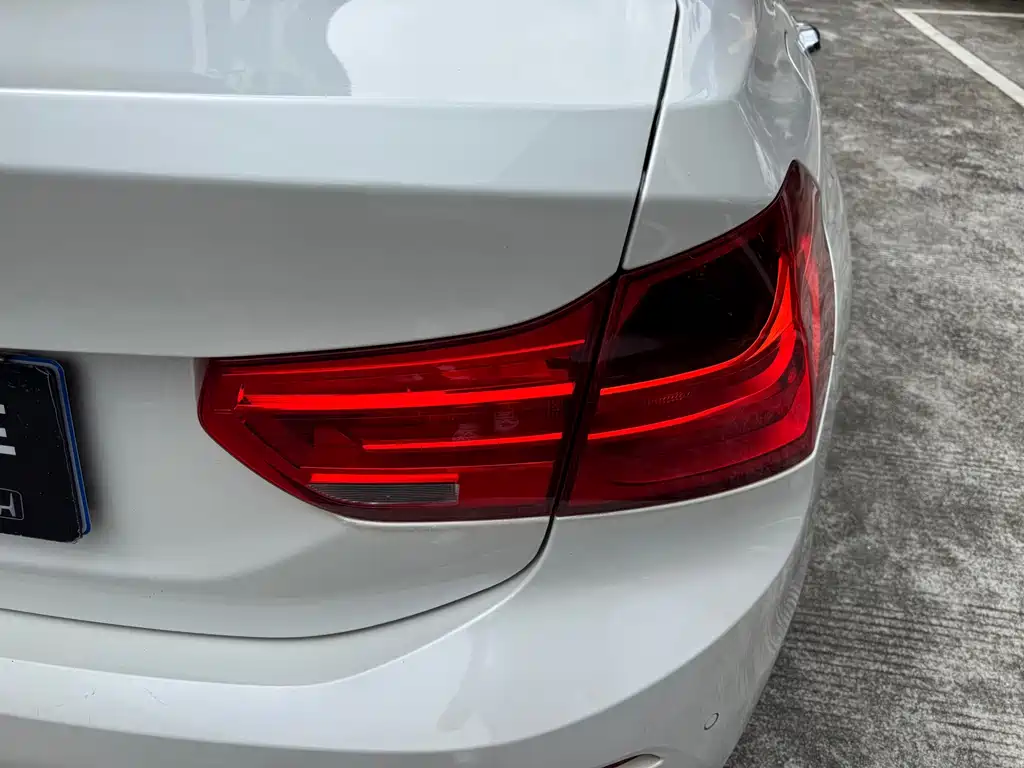 BMW 1 Series 2017 — фото 13