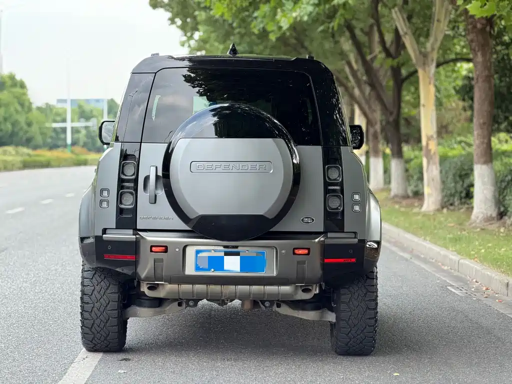 Land Rover Defender 2023 — фото 4