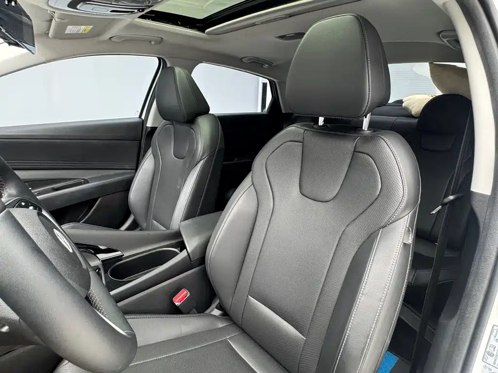 Hyundai Elantra 2023 — фото 10