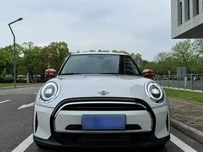 MINI MINI 2023