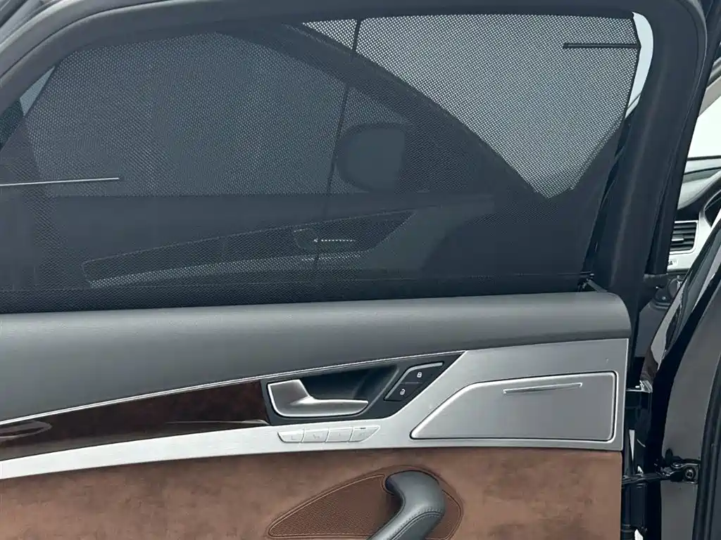Audi A8 2014 — фото 24
