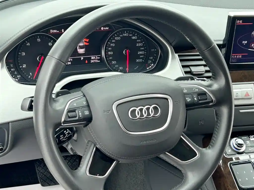 Audi A8 2014 — фото 10