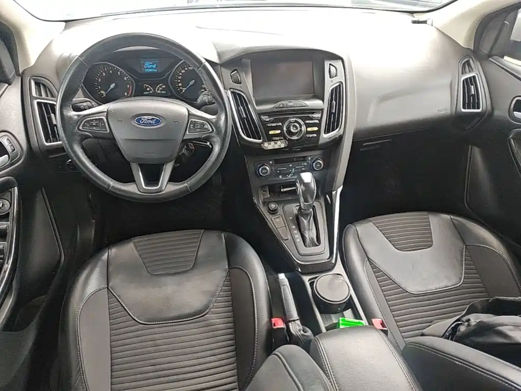 Ford Focus 2015 — фото 10
