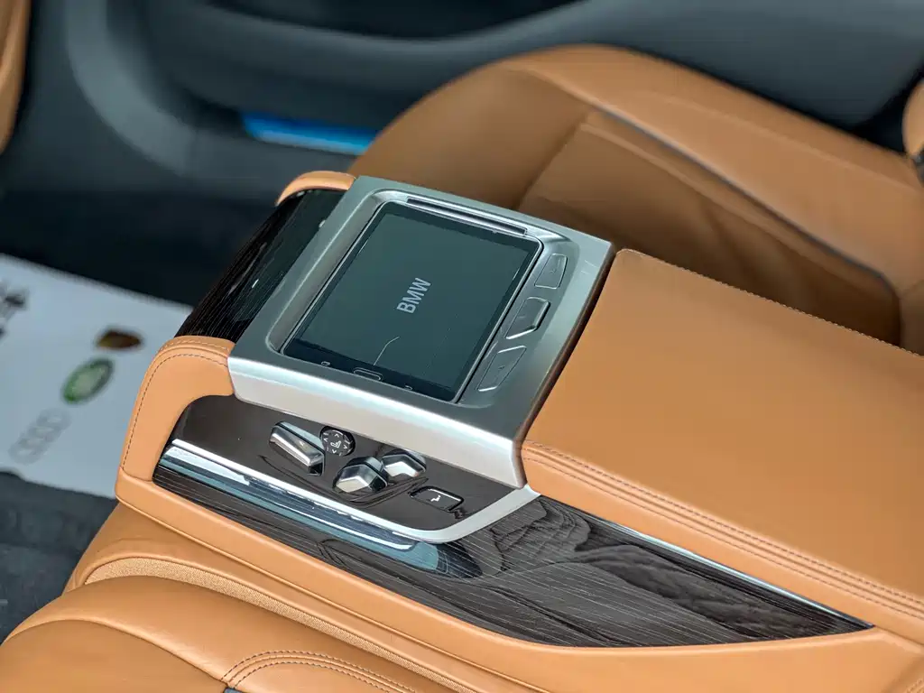 BMW 7 Series 2019 — фото 12