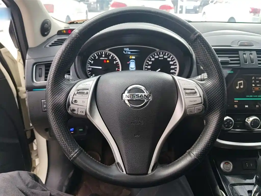 Nissan Tiida 2018 — фото 10